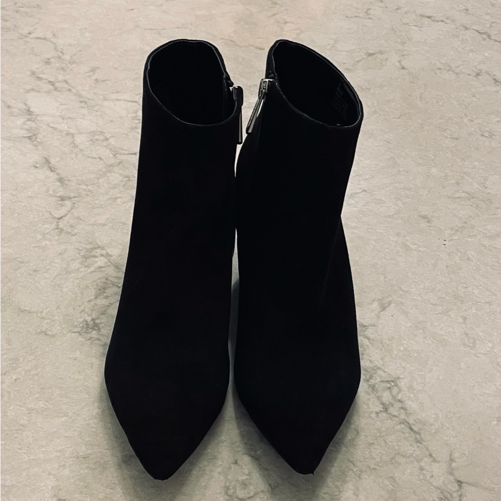Charles by Charles David ankle boots in black faux suede/ size 8 1/2/ EUC/no box - Picture 2 of 15